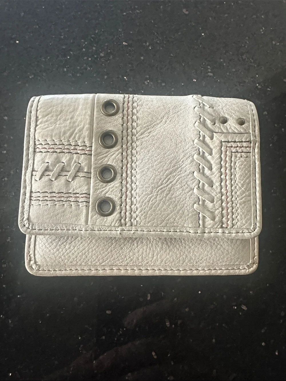 Fossil Maddox Cream Leather Trifold Wallet